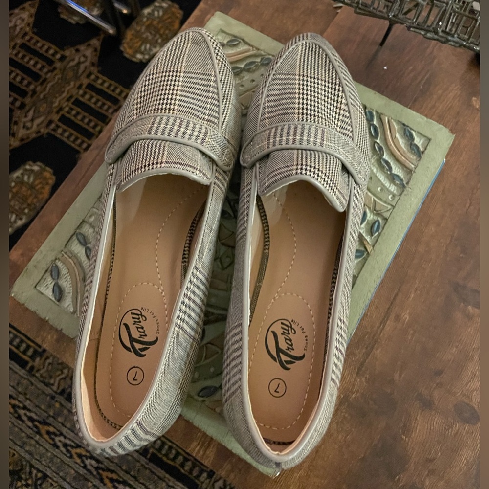 Plaid loafers - NEW NEVER WORN!! - Picture 3 of 8